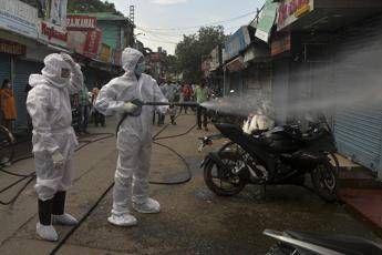Covid, India supera i 900mila casi: più di 100mila in 4 giorni Covid, India supera i 900mila casi: più di 100mila in 4 giorni