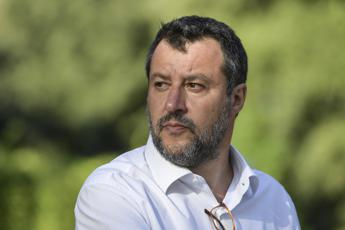 Migranti, Salvini a Lampedusa: Ultimi focolai grazie a questa gente