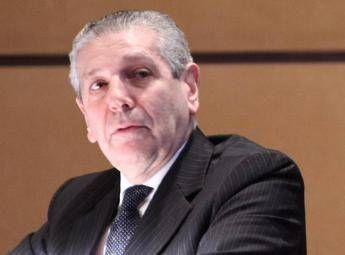 Marò, Di Paola: 8 anni di attesa e sacrificio Marò, Di Paola: 8 anni di attesa e sacrificio
