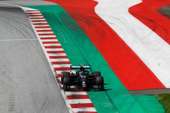 Gp Austria, Bottas in pole davanti a Hamilton