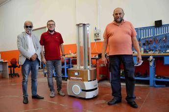Robot per sanificazioni, l'idea degli ingegneri di Città di Castello durante lockdown/Video Robot per sanificazioni, l'idea degli ingegneri di Città di Castello durante lockdown/Video