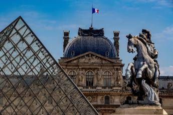 Riapre il Louvre e teme un quinto di visitatori Riapre il Louvre e teme un quinto di visitatori