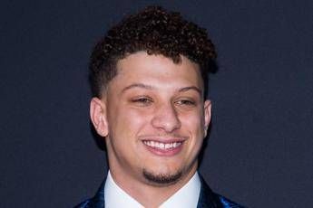 Mahomes il più ricco dello sport, contratto da 450 milioni