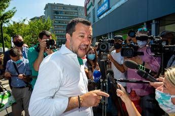 Salvini: Lucarelli butta il figlio in pasto ai giornali Salvini: Lucarelli butta il figlio in pasto ai giornali