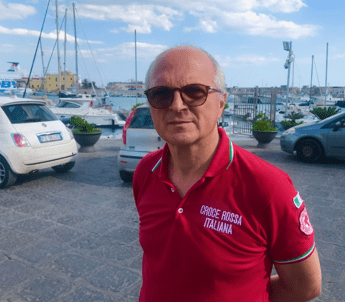 A sei anni da solo sul barcone ritrova la sua mamma, presto l'abbraccio tra i due A sei anni da solo sul barcone ritrova la sua mamma, presto l'abbraccio tra i due