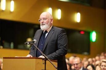 Clima, Timmermans: Sistema energetico va rivoluzionato