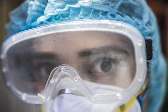 Coronavirus, Oms: Possibile trasmissione via aerosol al chiuso, servono più studi Coronavirus, Oms: Possibile trasmissione via aerosol al chiuso, servono più studi
