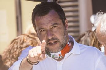 Salvini: Aiutiamo chi non può pagare tasse, governo ladro