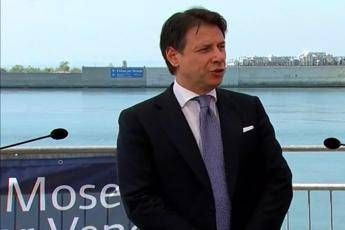 Mose, Conte al Lido: si alzano le paratoie Mose, Conte al Lido: si alzano le paratoie