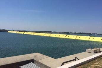 Mose, paratoie alzate: Venezia isolata dal mare per la prima volta Mose, paratoie alzate: Venezia isolata dal mare per la prima volta