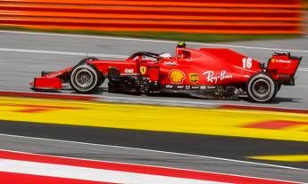 Scontro Ferrari, Leclerc chiede scusa: E' colpa mia Scontro Ferrari, Leclerc chiede scusa: E' colpa mia
