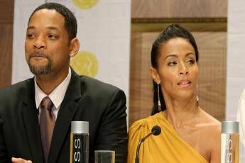 Jada Pinkett confessa una relazione al marito Will Smith Jada Pinkett confessa una relazione al marito Will Smith