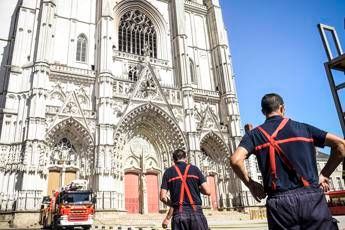 Incendio in cattedrale Nantes, fermato un uomo Incendio in cattedrale Nantes, fermato un uomo