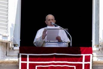 Covid, Papa rinnova appello per cessate il fuoco globale e immediato Covid, Papa rinnova appello per cessate il fuoco globale e immediato