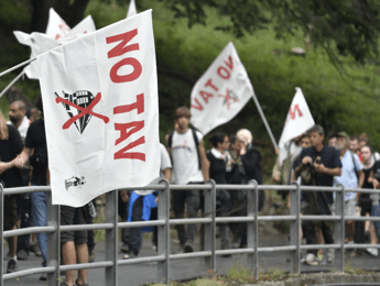 NoTav, nuova azione al cantiere Torino-Lione. Sabotate telecamere NoTav, nuova azione al cantiere Torino-Lione. Sabotate telecamere