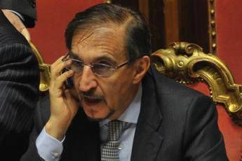 Senato, La Russa 'striglia' gli assistenti. E parte la parolaccia