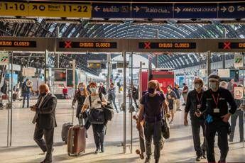 Ricciardi: Viaggiare in treno sicuro solo con distanziamento