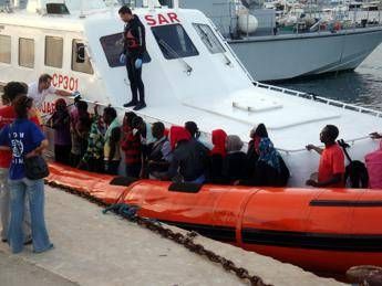Sindaco Lampedusa: 25 migranti positivi a Covid? Fake news Sindaco Lampedusa: 25 migranti positivi a Covid? Fake news