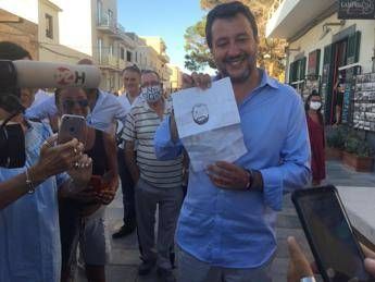 Salvini vs Azzolina: Lunedì faccio interrogazione Salvini vs Azzolina: Lunedì faccio interrogazione