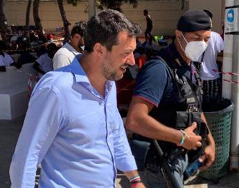 Lampedusa, tunisino contro Salvini: Fascista