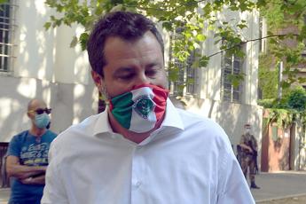 Salvini ai giovani: Mettete mascherina dove serve