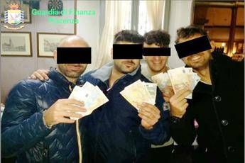 Piacenza, legale dell'appuntato: Foto con banconote? Una vincita al bar