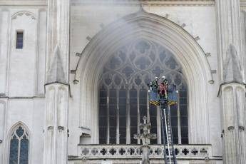 Nantes, un volontario confessa di aver appiccato l'incendio Nantes, un volontario confessa di aver appiccato l'incendio