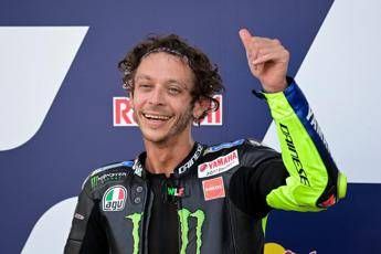 Rossi torna sul podio: Sono vecchio ma non mollo Rossi torna sul podio: Sono vecchio ma non mollo