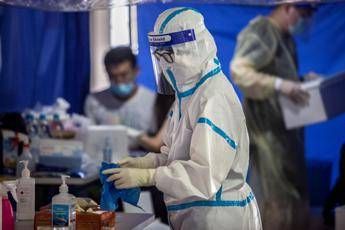 Coronavirus, in Cina 45 nuovi casi: la maggior parte nello Xinjiang Coronavirus, in Cina 45 nuovi casi: la maggior parte nello Xinjiang