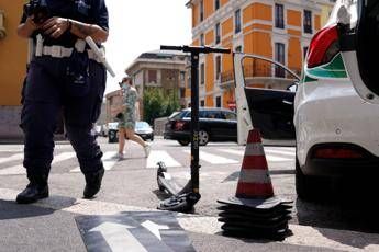 Incidente in monopattino a Torino, trauma cranico per un giovane Incidente in monopattino a Torino, trauma cranico per un giovane