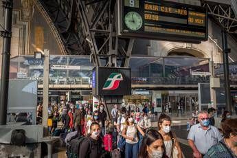 Treni, stop al distanziamento Treni, stop al distanziamento