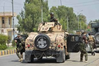 Afghanistan, Isis assalta carcere: 18 ore di battaglia e 29 morti Afghanistan, Isis assalta carcere: 18 ore di battaglia e 29 morti