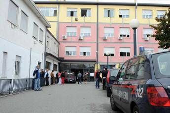 Suicidio paziente in psichiatria: indagati primario e 4 medici