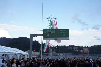 Genova, Frecce Tricolori e ricordo vittime: il ponte ricuce la città