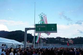 Genova, Frecce Tricolori e ricordo vittime: il ponte ricuce la città