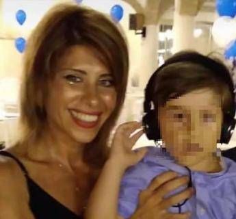 Donna scomparsa col figlio, appello del marito: Ti prego torna Donna scomparsa col figlio, appello del marito: Ti prego torna