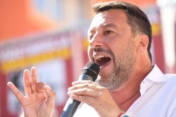 Salvini: Fascicolo su mezzo governo, hanno morti sulla coscienza