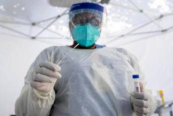 Coronavirus, negli Usa 300.000 morti entro dicembre: la stima choc Coronavirus, negli Usa 300.000 morti entro dicembre: la stima choc