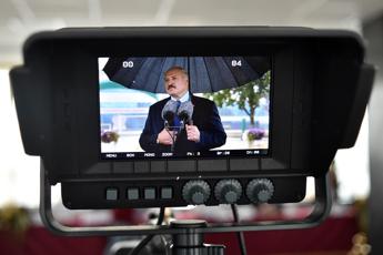 Lukashenko verso la vittoria, proteste e feriti a Minsk