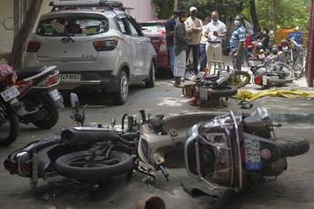India, post su Maometto scatena scontri: 3 morti