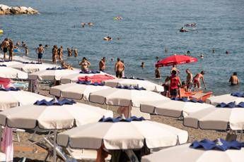 Ostia, tre donne hanno provato a rapire mia figlia e un'amichetta in spiaggia Ostia, tre donne hanno provato a rapire mia figlia e un'amichetta in spiaggia