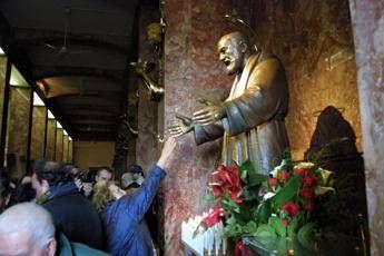 San Pio, Ferragosto al Santuario: Affluenza fedeli discreta nonostante Covid San Pio, Ferragosto al Santuario: Affluenza fedeli discreta nonostante Covid