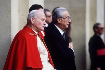 Cossiga, cardinal Bertone: Grande pensatore amico di Papi e teologi