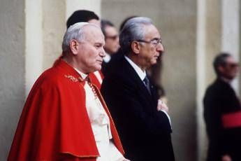 Cossiga, cardinal Bertone: Grande pensatore amico di Papi e teologi Cossiga, cardinal Bertone: Grande pensatore amico di Papi e teologi