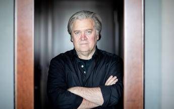 YouTube rimuove il canale di Bannon 'War Room' YouTube rimuove il canale di Bannon 'War Room'