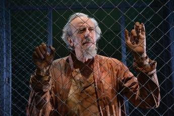 Mariano Rigillo è 'Ezra Pound in gabbia' a Benevento Mariano Rigillo è 'Ezra Pound in gabbia' a Benevento