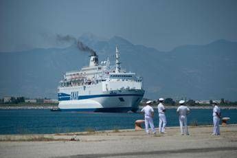 Lampedusa, hotspot svuotato: in rada 2 navi quarantena