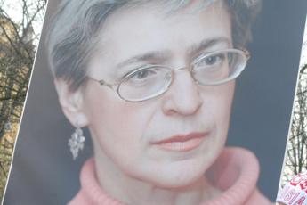Il precedente di Anna Politkovskaya, tentato avvelenamento con tè in aereo