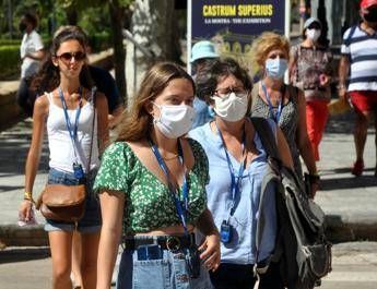 Pregliasco: Aumento atteso, frutto rientri dall'estero Pregliasco: Aumento atteso, frutto rientri dall'estero