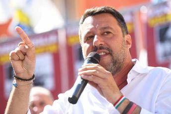 Salvini: Lega denuncerà governo se migranti sbarcano da Sea Watch Salvini: Lega denuncerà governo se migranti sbarcano da Sea Watch